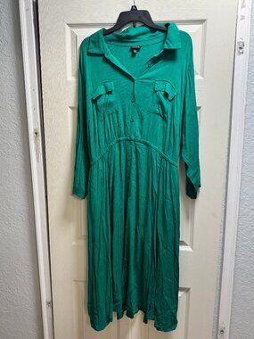 Torrid Green Dress with fabric tie belt and pockets.